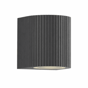 Freja Single Antraciet buitenlamp Van Lampan - Gemaakt van antracietkleurig gelakt metaal met een decoratieve ribbelstructuur die de lamp een levendige en exclusieve look geeft.