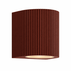 Freja Single Roest buitenlamp Van Lampan - Gemaakt van metaal met een roestbruine/oranje afwerking en een decoratieve ribbelstructuur die de lamp een levendige en exclusieve look geeft.
