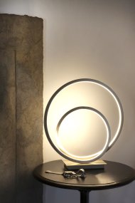 Loop 37cm Staal Van Aneta Lighting - Geïntegreerde 14W LED die dimbaar is met een 3-staps dimmer op de lampvoet.