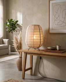Delino Beige Van By Rydéns - Delino is een stijlvolle vloerlamp die natuurlijke materialen combineert met een zacht en tijdloos design.
