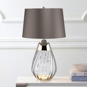Lena 60cm Grijs/rook tafellamp Van Elstead Lighting - Till basen ing&aring;r en utbytbar GU10 ljusk&auml;lla p&aring; 7W med 3000K varmvitt ljus och 620lm.