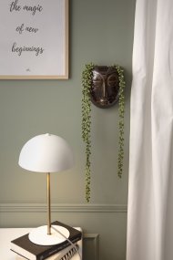 Bonnet 40cm Wit Van Leitmotiv - De witte kap in combinatie met elegante messing details zorgt voor een stijlvolle en trendy look, terwijl de lamp een warm en aangenaam licht verspreidt.