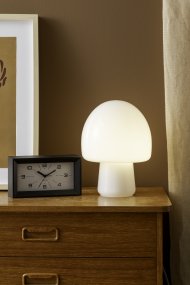 Gozar 27cm Wit tafellamp Van Leitmotiv - De zachte paddenstoelvorm en het glanzende oppervlak zorgen voor een aangename lichtverdeling en een harmonieuze uitstraling.