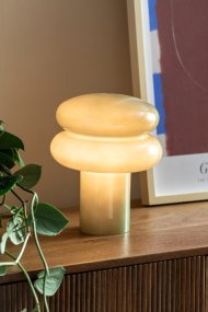 Incesante 24cm Groente tafellamp Van Leitmotiv - Incesante is een sculpturale tafellamp, volledig gemaakt van glas, met een diepgroene kap die een warm en sfeervol licht verspreidt.