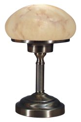 August 28cm Antiek messing tafellamp Van Aneta Lighting - Met zijn klassieke ontwerp in antiek metaal en een prachtige albast-achtige kap verspreidt hij een warm en aangenaam licht dat in elke kamer een uitnodigende sfeer creëert.