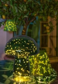Mushroom 35cm Groente tafellamp Van Pixie Design - De lamp is voorzien van een timer en een praktische 5-staps dimmer, waarmee u het licht naar wens kunt aanpassen.