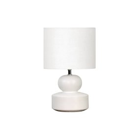 Muschi 36cm Wit Van Nordic Lighting - De Muschi tafellamp heeft een moderne keramische voet met zacht afgeronde vormen en een witte linnen kap.
