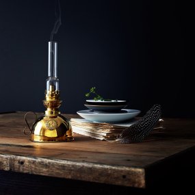 Nattlampa Messing Van Karlskrona lampfabrik - Een klassieke kleine zaklamp, oorspronkelijk bedoeld om klaar te zetten op het nachtkastje voor iedereen die &#39;s nachts op moest.