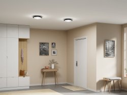 Cirklo Ø30 Zwarte textuur plafondlamp Van Belid - Cirklo is een discrete en stijlvolle plafondlamp die in de meeste huizen en interieurstijlen past.