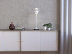 Picasso 45cm Mat wit tafellamp Van Belid - Om ervoor te zorgen dat de tafellamp jarenlang in uw interieur past, hebben we ervoor gekozen om het ontwerp eenvoudig en elegant te houden.
