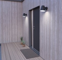 Mist Zwarte textuur buitenlamp Van Belid - Grond&eacute; with Mist is gebaseerd op een eenvoudige conische tint die streeft naar eenvoud.