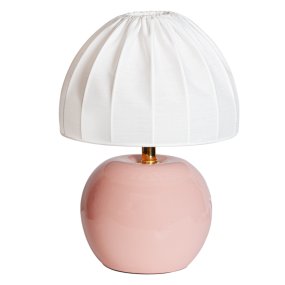 Peach 27cm Roze tafellamp Van Cottex - De witte textielen kap met een prachtig geplooid ontwerp vormt een mooi contrast met de kleurrijke voet en verspreidt een zacht en aangenaam licht.