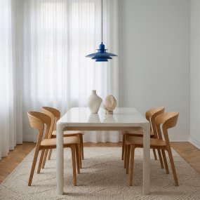 Primus I Ø43 Blauw hanglamp Van Belid - Het iconische ontwerp stamt uit de jaren 80 en kenmerkt zich door de karakteristieke kappen die een aangenaam en niet-verblindend licht geven.