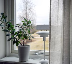Epsilon 37cm Wit tafellamp Van Aneta Lighting - Door het kleine scherm is het bijvoorbeeld geschikt voor in een etalage of op een plank.