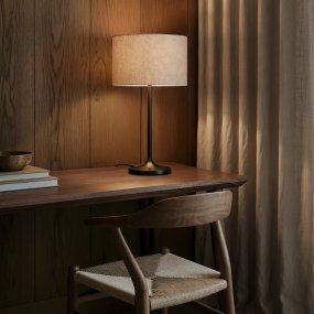 Soft 64cm Natuur/brons Van Belid - De Soft tafellamp is een stijlvolle en harmonieuze lamp met een kap van natuurlijk, Europees linnen en een voet met een metallic bronzen afwerking.