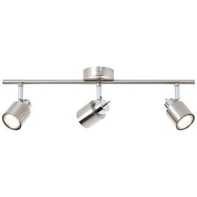 Andres 3 Chroom spot Van Brilliant - Het licht kan worden gericht om details te accentueren of grotere delen van de kamer te verlichten, en de lamp kan zowel aan het plafond als aan de muur worden bevestigd.