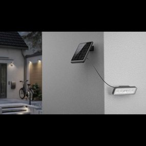 Batterijgevoede schijnwerper met sensor Zwart Van Designlight - Als de armatuur beweging detecteert, licht deze 18 seconden lang op met 100% helderheid (1000 lm) voordat hij overschakelt naar een basislichtsterkte van ongeveer 30-50 lm.