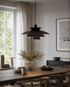 Stealth 2 Ø50 Zwart hanglamp Van Nordic Lighting - De gelaagde kappen geven een aangenaam en gericht licht en dragen bij aan de decoratieve vorm van de lamp.
