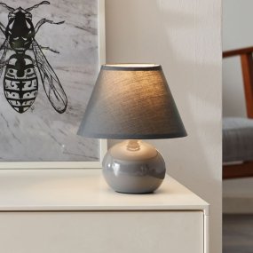 Primo 23cm Donkergrijs tafellamp Van Brilliant - Wordt geleverd met een snoer van 1 meter, schakelaar en stekker.