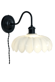 Sofia 32cm Zwart wandlamp Van Aneta Lighting - Past in de meeste kamers en creëert een zacht, decoratief licht dat bijdraagt aan een uitnodigende sfeer.