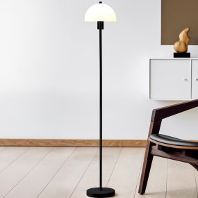 Vienda Zwart vloerlamp Van Herstal - Met een hoogte van 125 cm en een diameter van 20 cm is hij ideaal voor het verlichten en decoreren van uw ruimte.
