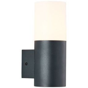 Aberdeen Antraciet buitenlamp Van Brilliant - Aberdeen is een moderne wandlamp die decoratief gebruikt kan worden om de gevel, gangen en entrees van een huis te accentueren.