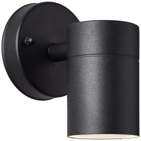 Jandy Zwart buitenlamp Van Brilliant - Deze wandlamp is zowel decoratief als functioneel en zorgt voor een uitnodigend licht wanneer het donker wordt.