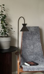 Coni Zwart vloerlamp Van Aneta Lighting - De prachtige Coni vloerlamp met een tijdloos design past zowel in klassieke als rustieke interieurs.