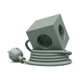 Square 1 with 30W Dual USBC & Magnetic base, 1.8m Groente Van Avolt - Stekkerdoos van Avolt met een stijlvol design, voorzien van een lang PVC-snoer, een kubus van gerecycled plastic en een magnetisch plaatje aan de onderkant, zodat u de stekkerdoos gemakkelijk aan de muur kunt hangen.