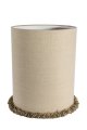Lampshade Cylinder Fringe Ø30 Natuur Van Alde & Lind - De randen zijn zorgvuldig omgevouwen en langs de onderkant loopt een decoratieve, zware kanten franje die de lampenkap een elegant en exclusief detail geeft.