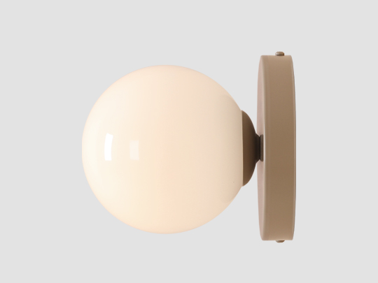 Ball Ø15 Beige wandlamp Van Artera - Perfect voor de hal, slaapkamer of woonkamer &ndash; een klein detail met een groot effect.