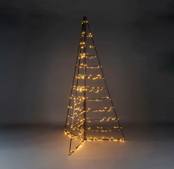 Metalen Decoratie Pyramide 240cm Zwart Van Konstsmide - Met 651 warme amberkleurige LED-lampjes verspreidt het een elegant licht en cre&euml;ert het een magische sfeer.