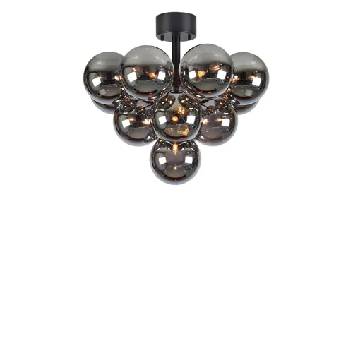 Merlot Ø56 Rookgrijs plafondlamp Van Markslöjd - De prachtige Merlot met zijn 13 rookkleurige glazen bollen in combinatie met zwart metaal maakt de plafondlamp tot een waar kunstwerk.