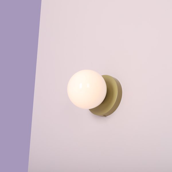 Ball Ø15 Beige wandlamp Van Artera - Perfect voor de hal, slaapkamer of woonkamer &ndash; een klein detail met een groot effect.