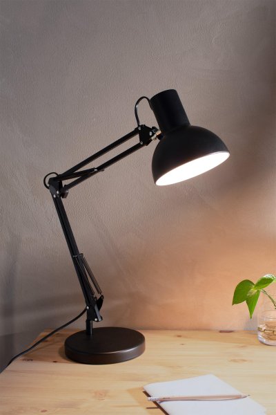Architect 80cm Zwart bureaulamp Van Markslöjd - Een ideale lamp om een efficiënte en goed verlichte werkplek te creëren of om een industriële touch aan uw huis te geven.