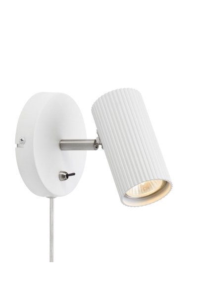 Costilla Wit leeslamp Van Markslöjd - Dankzij het eenvoudige ontwerp en de stijlvolle kleurtint past de lamp bij de meeste interieurstijlen.