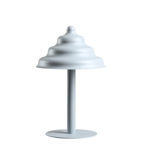 Wave 36cm Blauw tafellamp Van Artera - Wave is een moderne tafellamp met een retro-design, waardoor het een veelzijdige lamp is die in elk huis past.