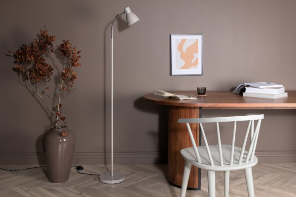 Lina Beige vloerlamp Van Venture Design - De Lina gloeilamp met flexibele arm en verstelbare kap past perfect naast de bank of fauteuil voor al die leesmomenten &#39;s avonds!