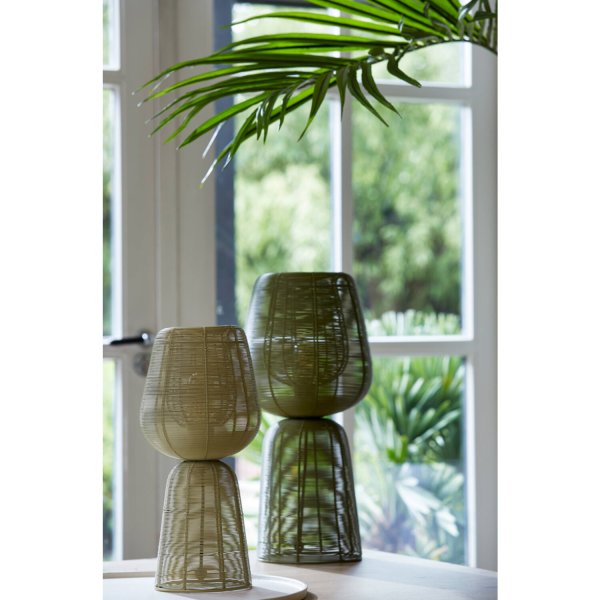 Aboso 42cm Lichtgroen tafellamp Van Light & Living - Aboso is een stijlvolle tafellamp van ijzer in een lichtgroene kleur, waarbij het open design een prachtig schaduwspel cre&euml;ert.