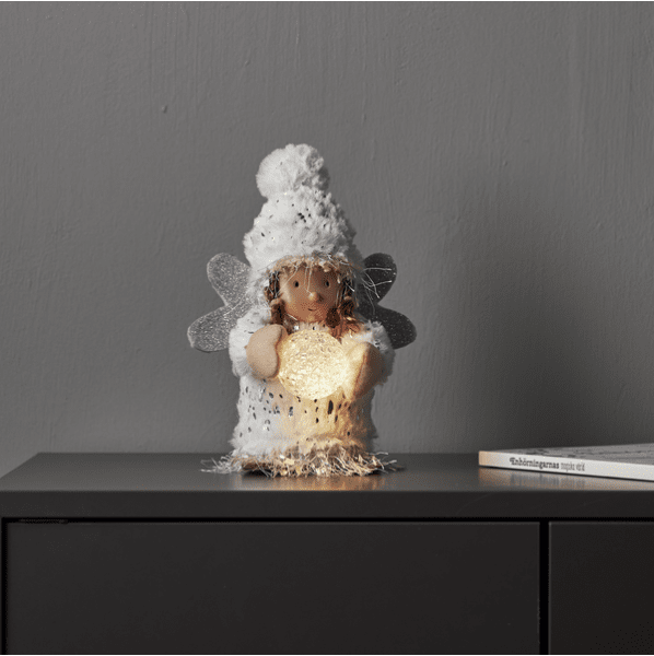 Joylight Engel Wit Van Star Trading - Gezellige witte engel met een sneeuwbal in haar handen.