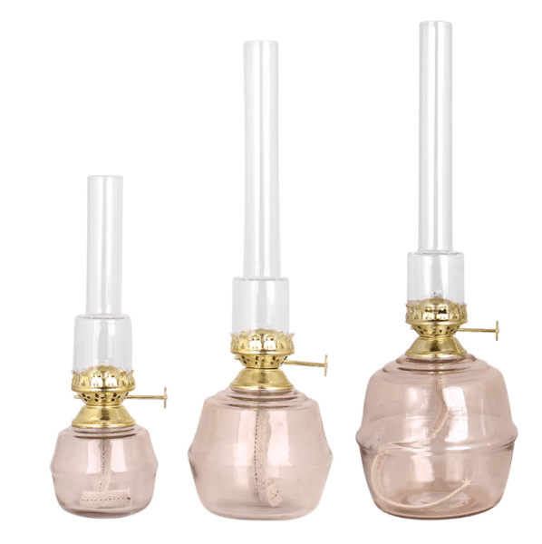 Kerosene Lamp Majken Small Roze Van Strömshaga - Branderbuizen van helder glas en branders van messing.