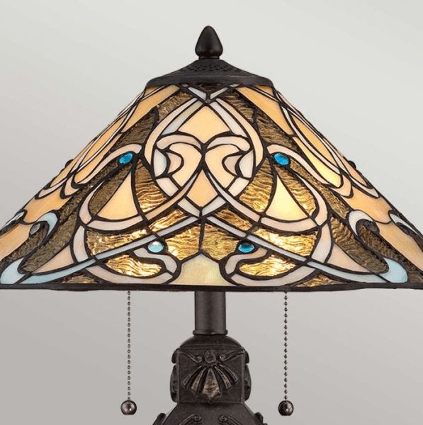India 50cm Veelkleurig Van Elstead Lighting - De lamp staat op een klassieke voet met een bronzen afwerking, wat de tijdloze charme en elegantie versterkt.