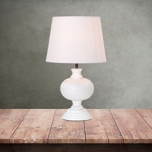 Karl 37cm Wit tafellamp Van Pixie Design - Karl is een klassieke tafellamp met een modern tintje door de combinatie van hout en metaal.
