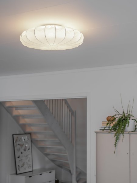 Franza Ø56 Wit plafondlamp Van PR Home - Stijlvolle en stijlvolle plafondlamp in een prachtige katoenen stof.