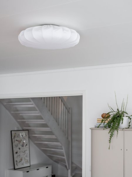 Franza Ø56 Wit plafondlamp Van PR Home - Stijlvolle en stijlvolle plafondlamp in een prachtige katoenen stof.