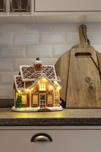 Peperkoekhuisje Bruin Van Konstsmide - Versierd met details in glazuur en snoep.