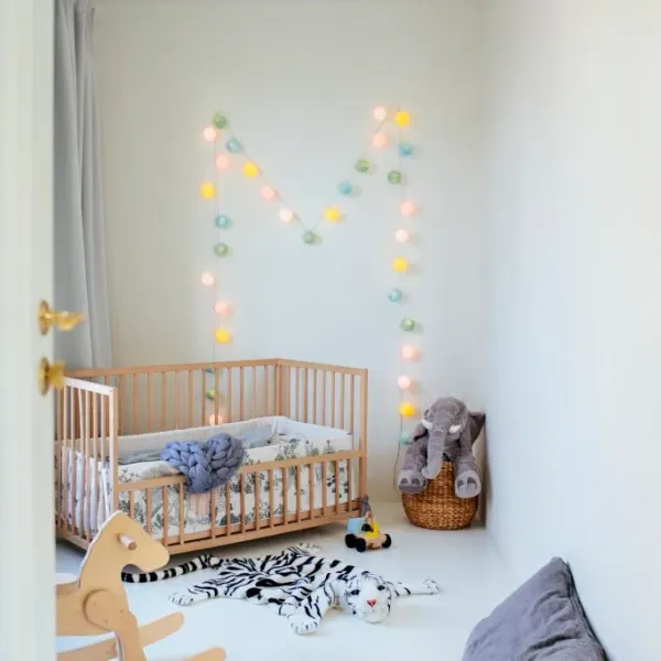 Irislights Fairytale 35-lights Veelkleurig Van Irislights - Irislights Fairytale is een prachtige lichtslinger met ledlampjes en handgemaakte ballen in verschillende kleuren.