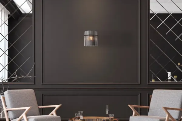 Gorley 26cm Rookkleurig wandlamp Van Globo Lighting - Gorley &auml;r en elegant och sofistikerad v&auml;gglampa med en imponerande arkitektonisk design.