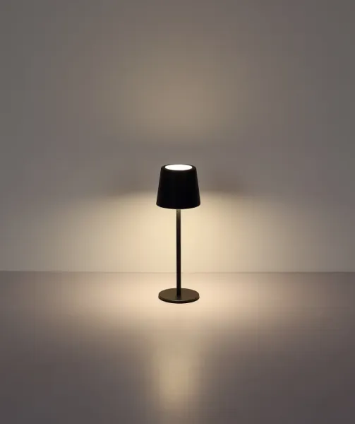 Vancouver 28cm Zwart Draagbare Van Globo Lighting - Gemaakt van matzwart metaal met een opaalkleurige kunststof kap, geeft hij een stijlvolle en verfijnde indruk.