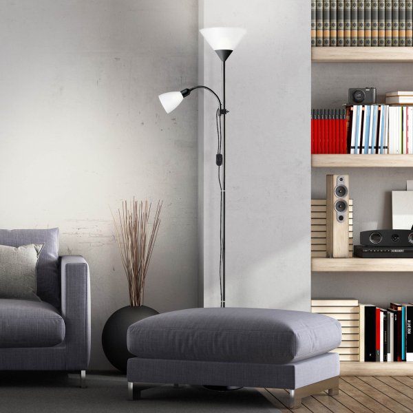 Spari Zwart vloerlamp Van Brilliant - Met een hoogte van 1,8 meter is Spari een indrukwekkende lamp in huis.